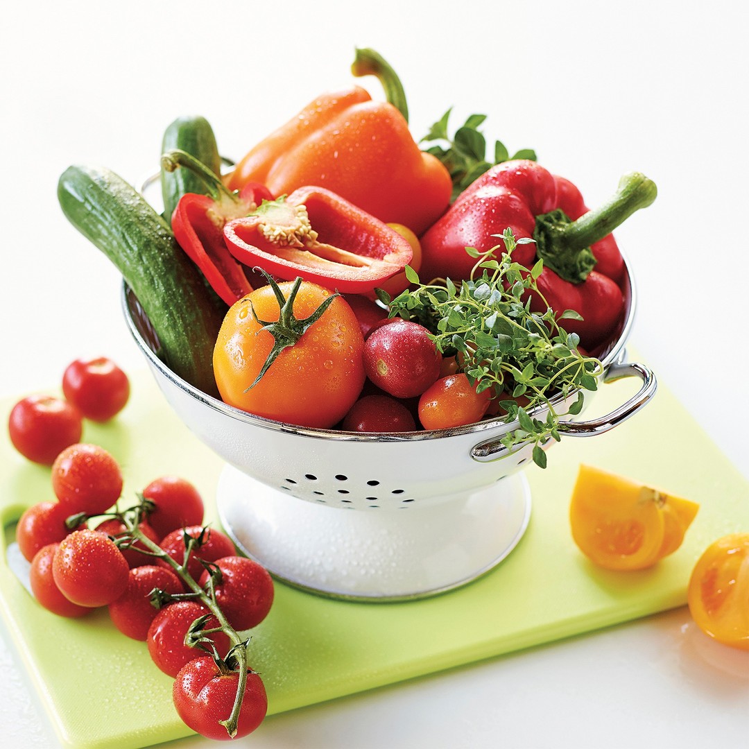 Greenhouse vegetables are in season and we couldn't be more excited! Whether enjoyed on their own or added to your favourite recipe, Greenhouse veggies are the perfect way to add colour, flavour and freshness to your plate. @ongreenhouseveg  #loveONTfood #eatlocalfoodlandontario