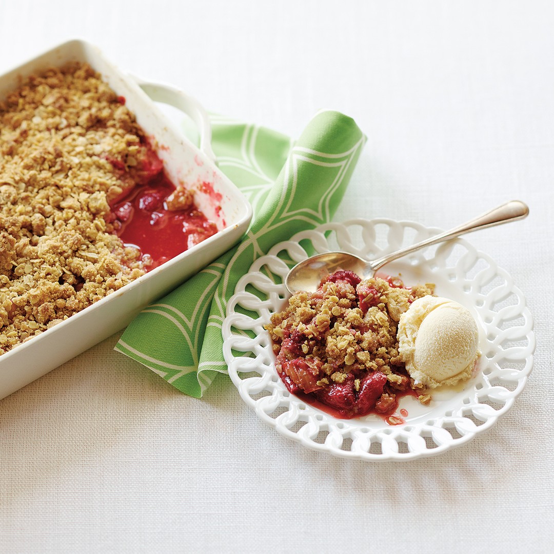 There is nothing better than the taste of an old-fashioned Strawberry Rhubarb Crisp as the weather starts to warm up. Just add a scoop of ice cream to achieve dessert perfection! Find the recipe link in our bio. #Dessert #loveONTfoodfoodlandontario