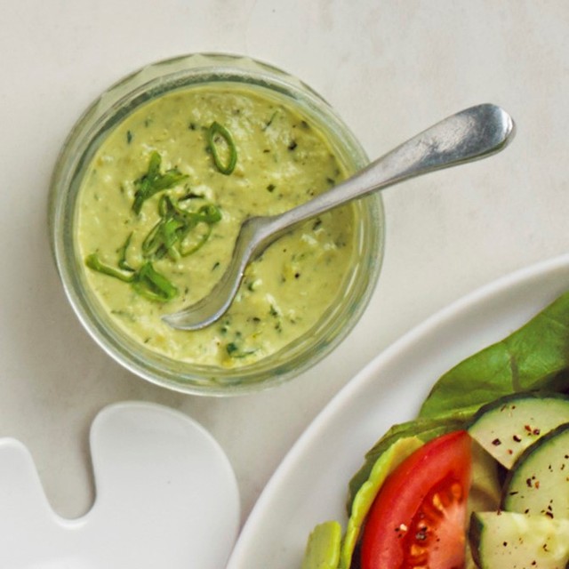 Eat your greens ON your greens with this Green Goddess Dressing. Perfect for a variety of salads, this flavourful dressing combines garlic and herbs with the surprise addition of fresh green peas. Find the recipe link in our bio. #Dressing #SummerSalads #loveONTfoodfoodlandontario