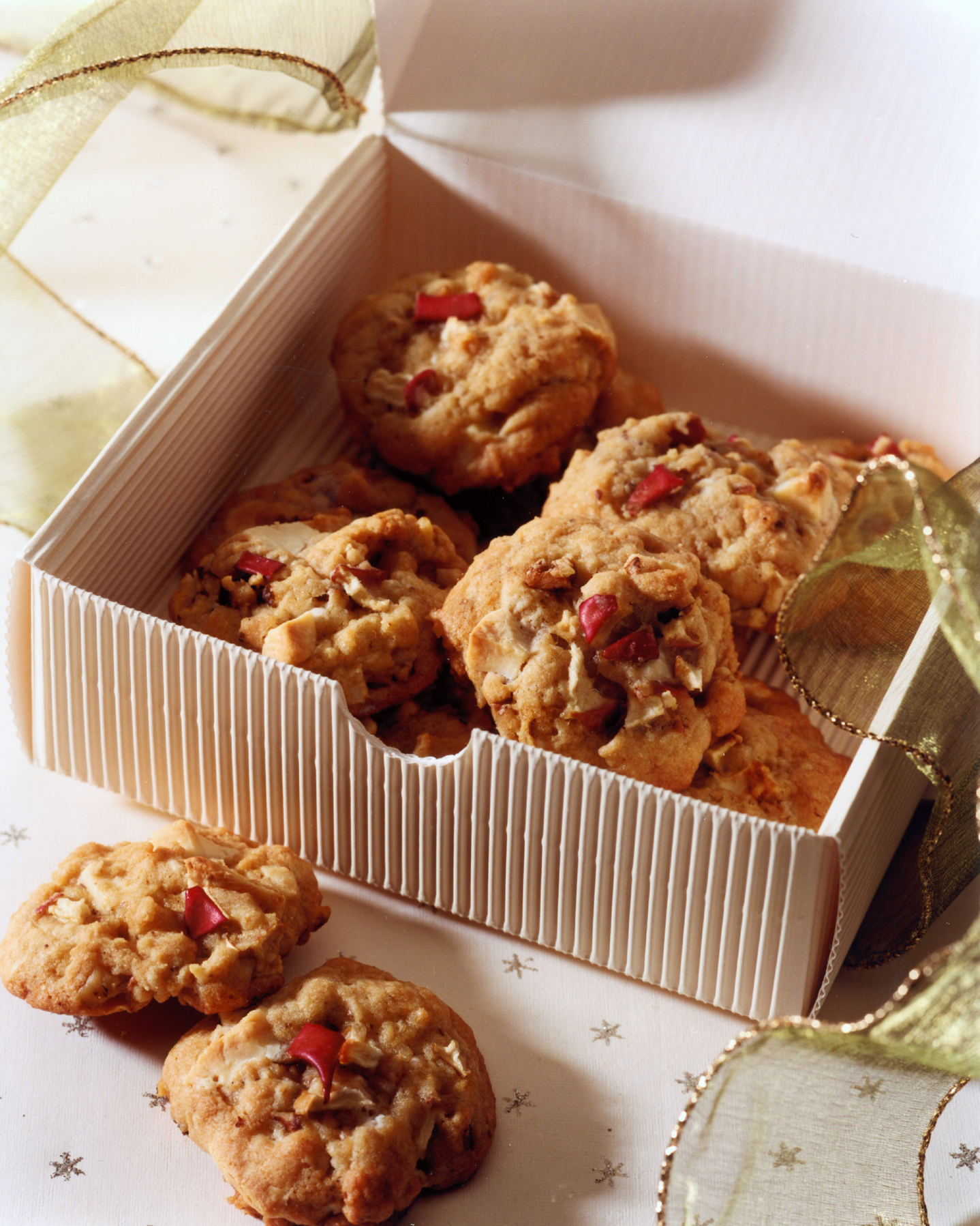 White chocolate adds a decadent touch to these simple cookies, which are great for at-home treats or tasty hostess gifts.foodlandontario