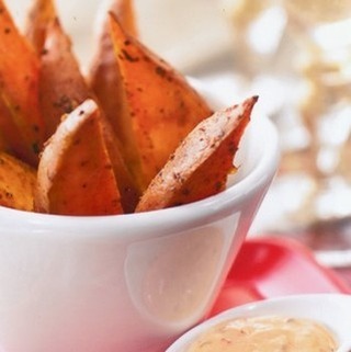 This spicy-sweet appetizer or side dish paired with chili mayonnaise is a great play on the beloved French fry!
.
.
Recipe: Cajun Sweet Potato Fingers with Chili Mayonaise.foodlandontario