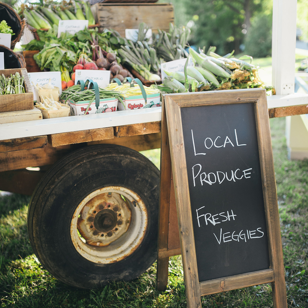 Its Local Food Week! Looking for an easy way to shop local? Head out to a local farmers' market or on-farm market to pick up some Ontario goodness! 

To find markets in your area, click the link in our bio.foodlandontario