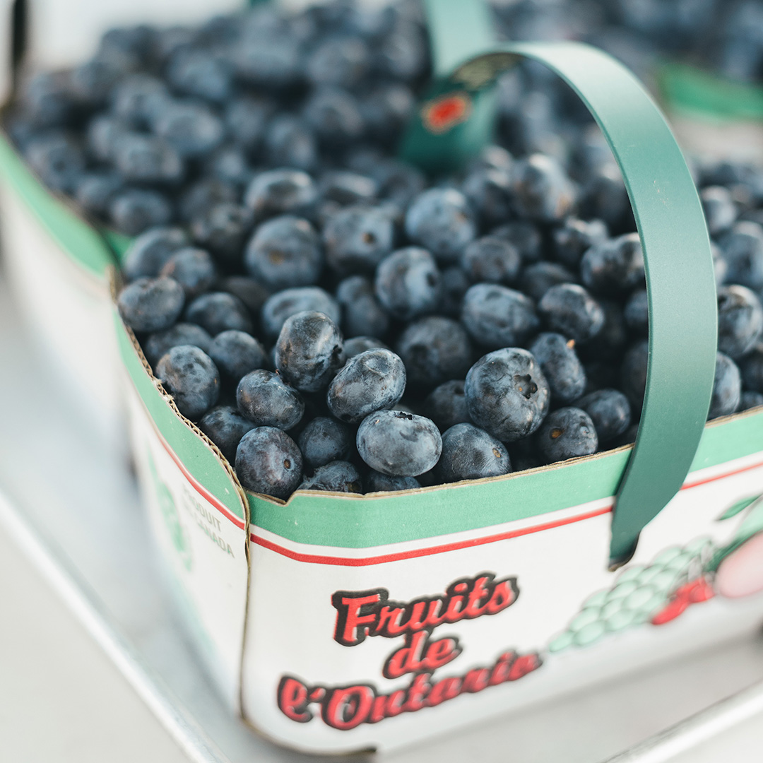 This weekend, take a trip to your local farmers' market or on-farm market to pick up some fresh Ontario Blueberries. 

Buy extra for freezing to enjoy for months to come!

@berrygrowersofontariofoodlandontario