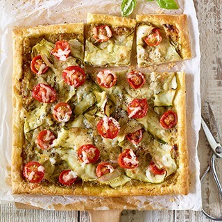 Use ribbons of fresh Ontario Zucchini and perfectly ripe Ontario Tomatoes to bring together this lovely lunch or appetizer dish.

Click the link in our bio for the recipe!foodlandontario