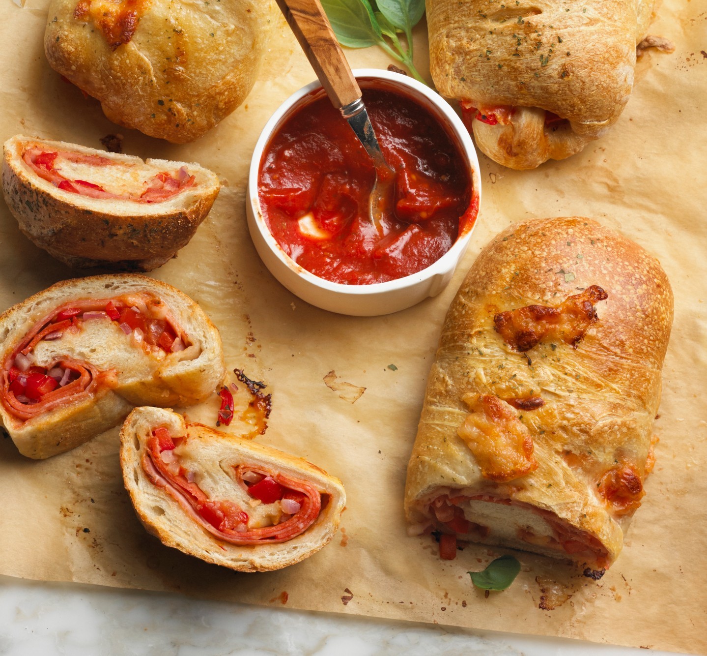 Turn Friday night into pizza night!
Try out this twist on traditional pizza, and get the family in the kitchen to cook up this delicious Stromboli recipe. Pack the centre full of fresh Ontario Greenhouse vegetables!
Click the link in our bio for the recipe!foodlandontario