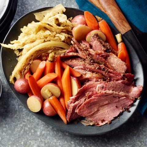Corned beef brisket, slow-cooked with potatoes, carrots and cabbage, makes a hearty and satisfying dinner. 

Best of all, it takes only 20 minutes to prepare and your slow cooker does the rest!

Click the link in our bio for the recipe!
@OntarioBeeffoodlandontario