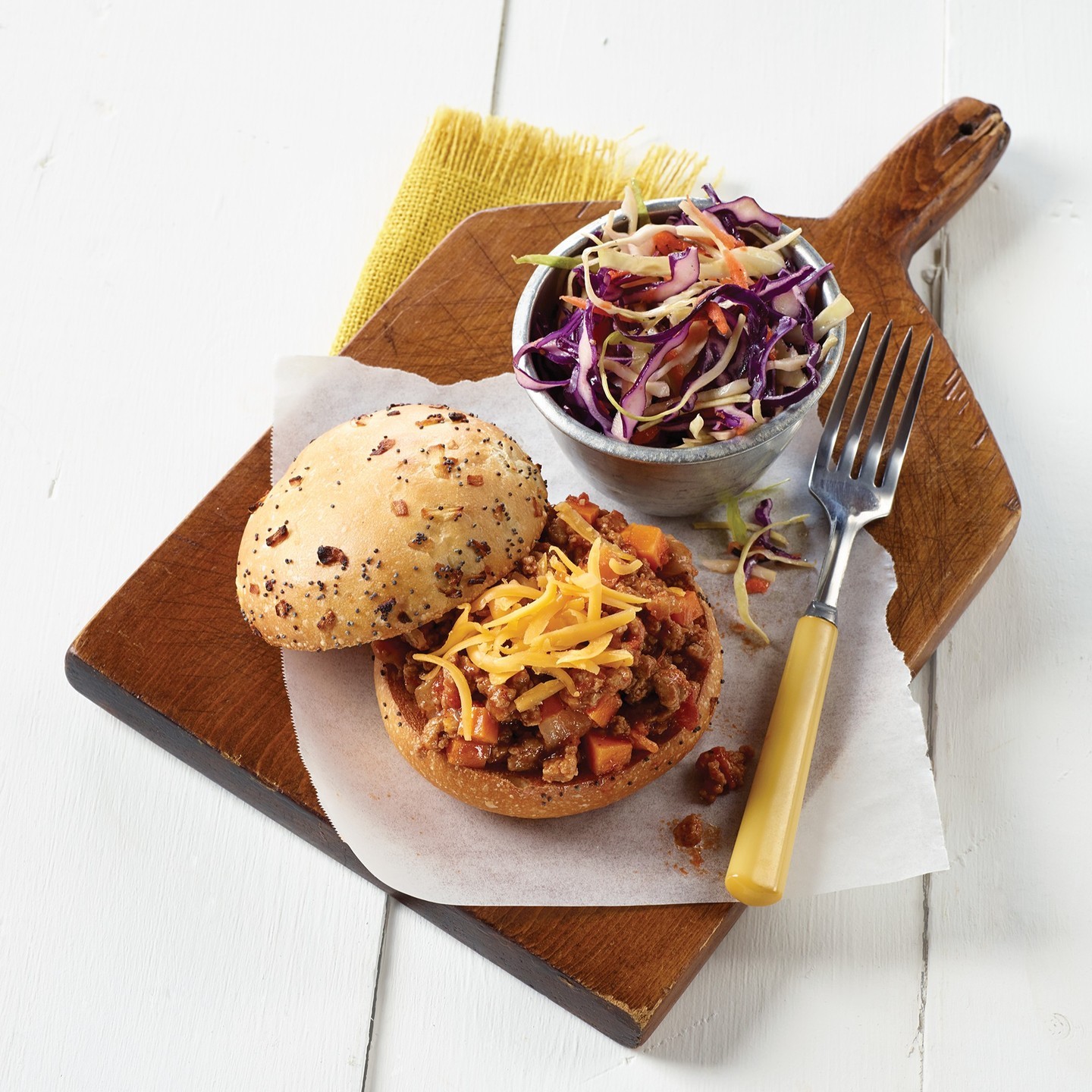 Happy Family Day! Get everyone into the kitchen today with this family-favourite recipe for Ontario Turkey Joes and Kaleidoscope Slaw.

Click the link in our bio for the recipe!
@ontarioturkeyfoodlandontario