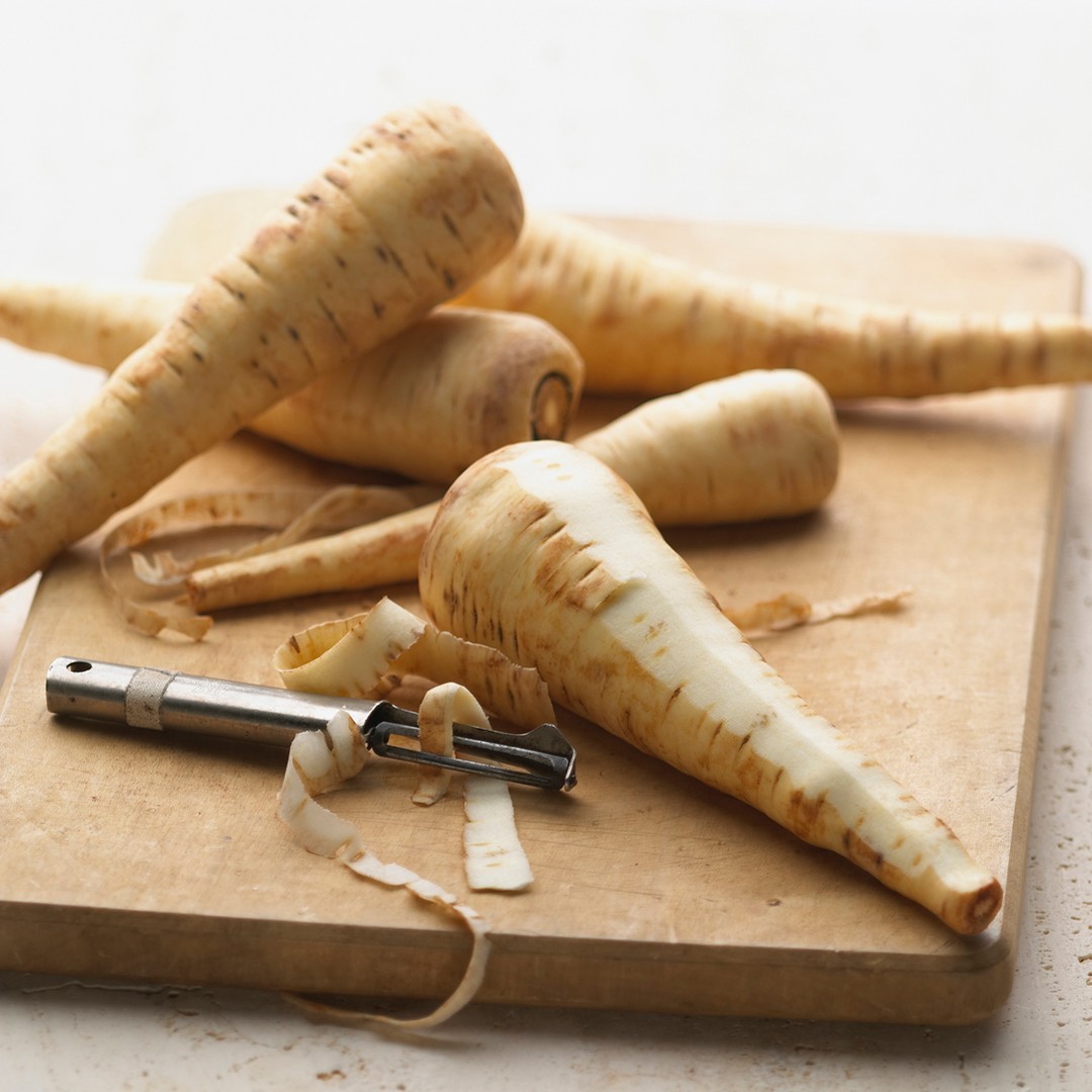 Whether roasted, mashed, or in a soup, versatile Ontario Parsnips are in season and a great addition to many recipes. 

Click the link in our bio for inspiration.foodlandontario