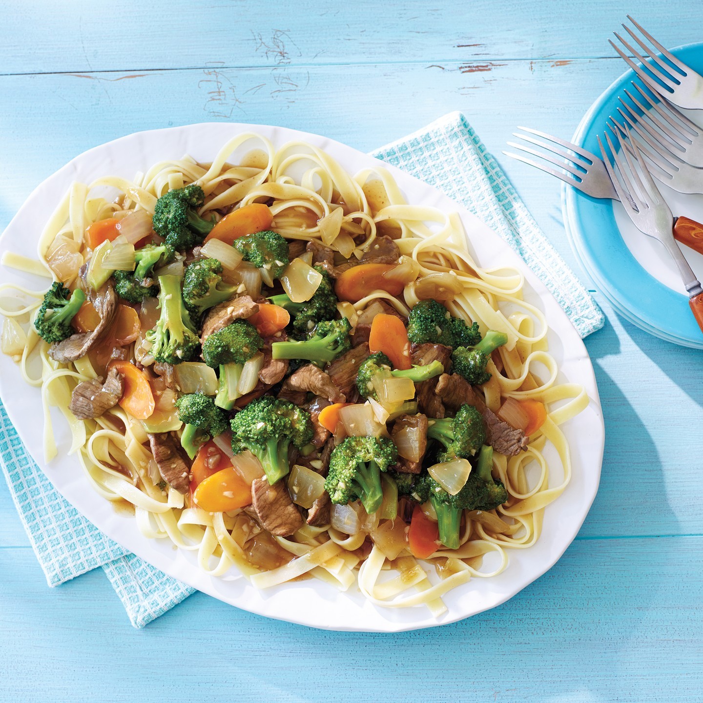 Enjoy Ontario Beef and a variety of in-season veggies in this hearty Broccoli and Beef Fettuccine dish. Easy to prepare, this pasta is customizable. Try adding Ontario Cauliflower, Peppers or Mushrooms! #loveONfood
Click the link in our bio for the recipe!
@ontbeeffoodlandontario