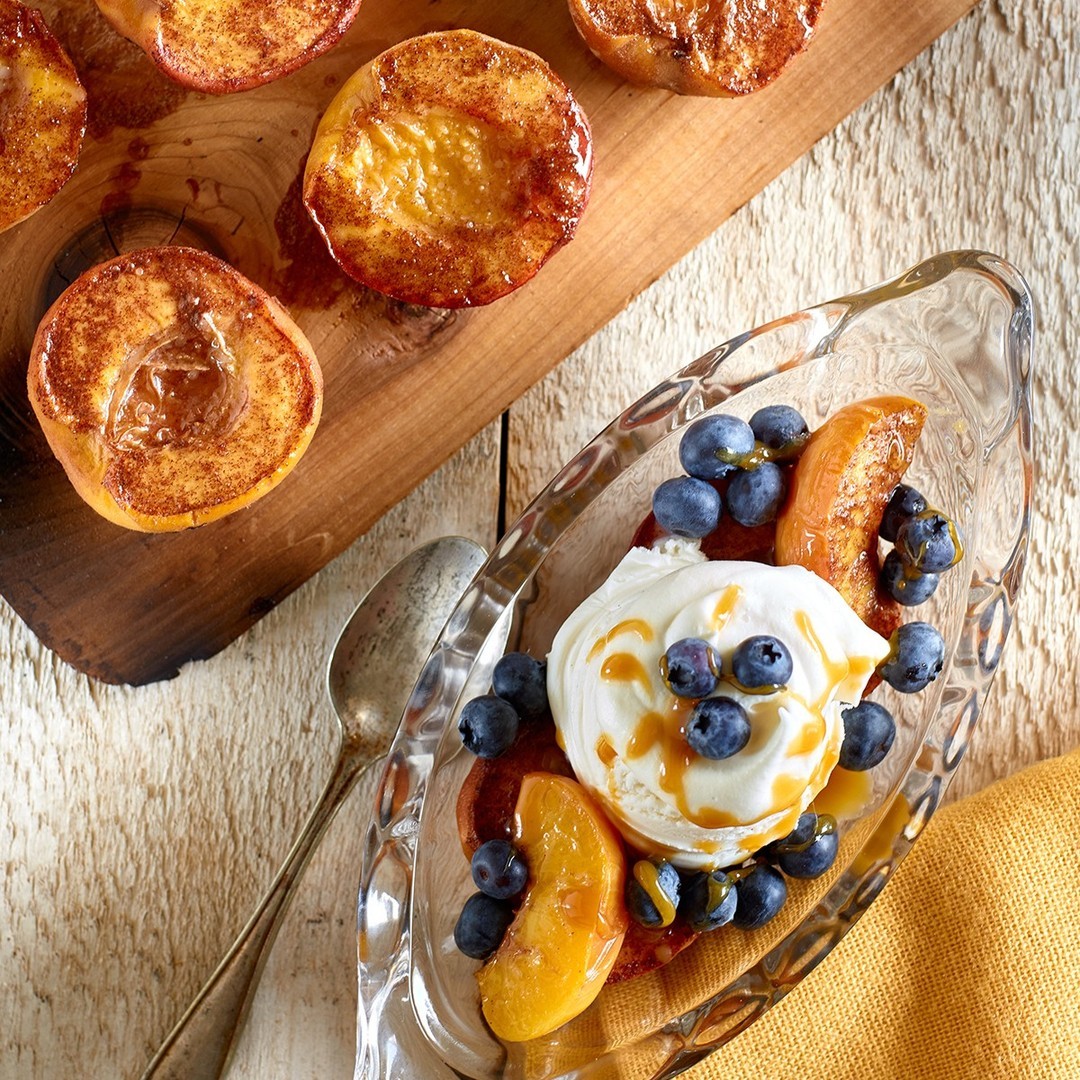 Ontario Blueberries and Peaches team up in a dish that makes a great dessert. 

Click the link in our bio for the recipe.
@onttenderfruit
@berrygrowersofontariofoodlandontario