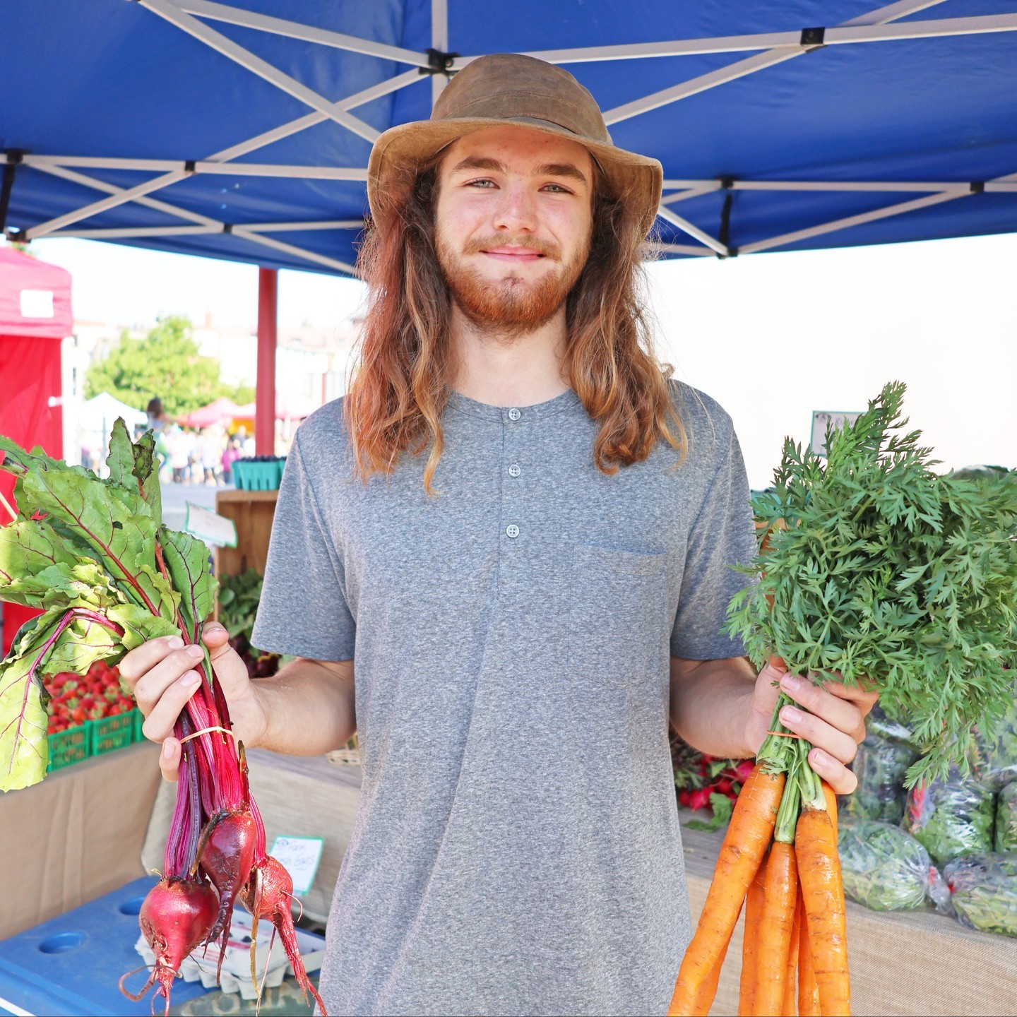 For over 50 years, Forsythe Family Farms has been a beloved destination in Uxbridge, offering a farm experience for all ages. From strawberries, peas, beans, tomatoes, pumpkins, and more, their fields are bursting with fresh, Ontario-grown produce. 
Not only do they provide hand-picked fruits and vegetables, but they also offer a variety of other locally produced farm products such as raised beef, pork and chicken, fresh baked pies, maple syrup and more.
Click the link in our bio to discover more about their story.
#loveONfood
#LookforFoodlandOntariofoodlandontario