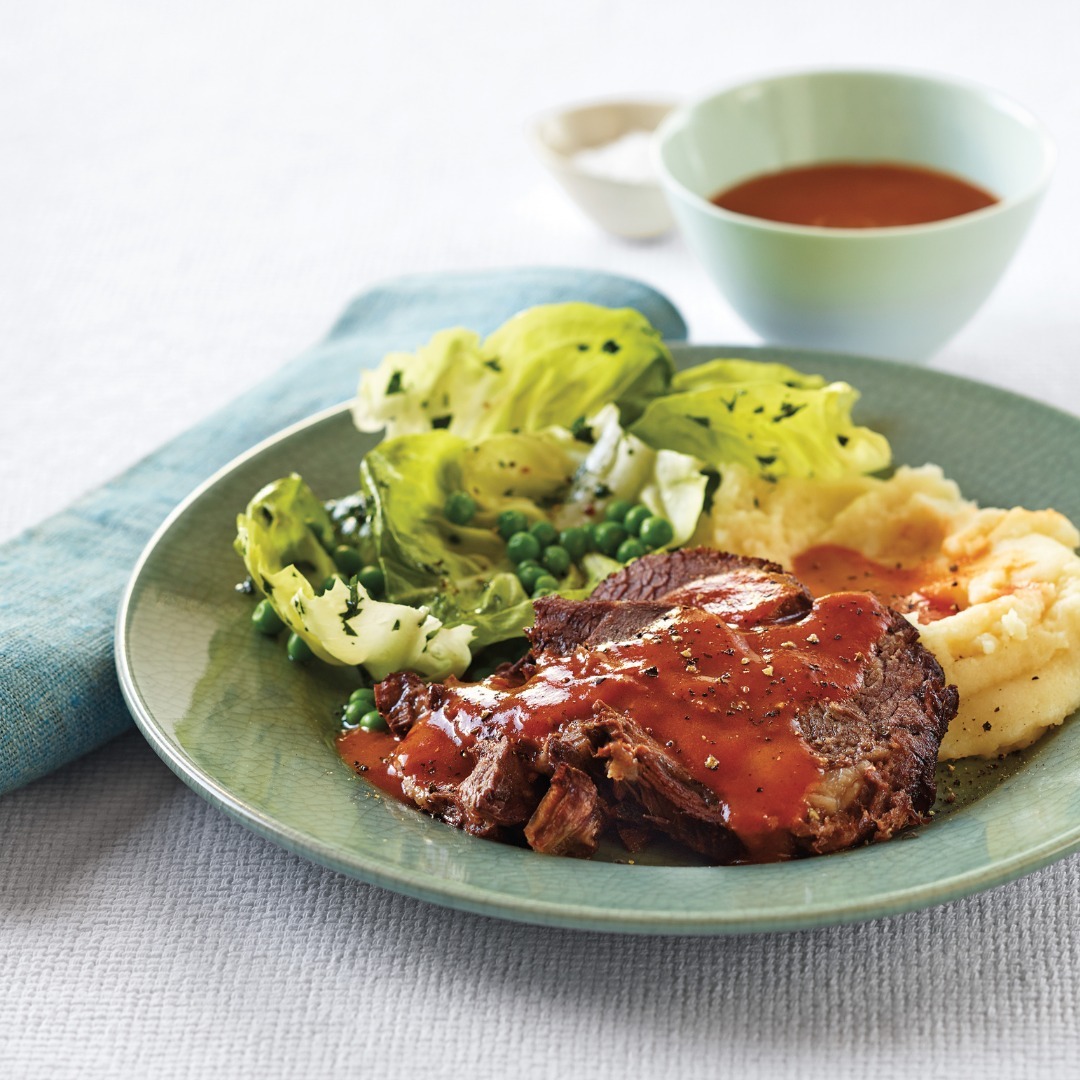 Cozy up this fall season with this Slow-Cooker Chili Pot Roast. The heartwarming aromas of this comfort dish will fill your homes and your hearts. 

💡 Tip: Use any leftover cooking liquid as a base for soup. 

Click the link in our bio for the recipe!
#loveONfood
@ontbeeffoodlandontario