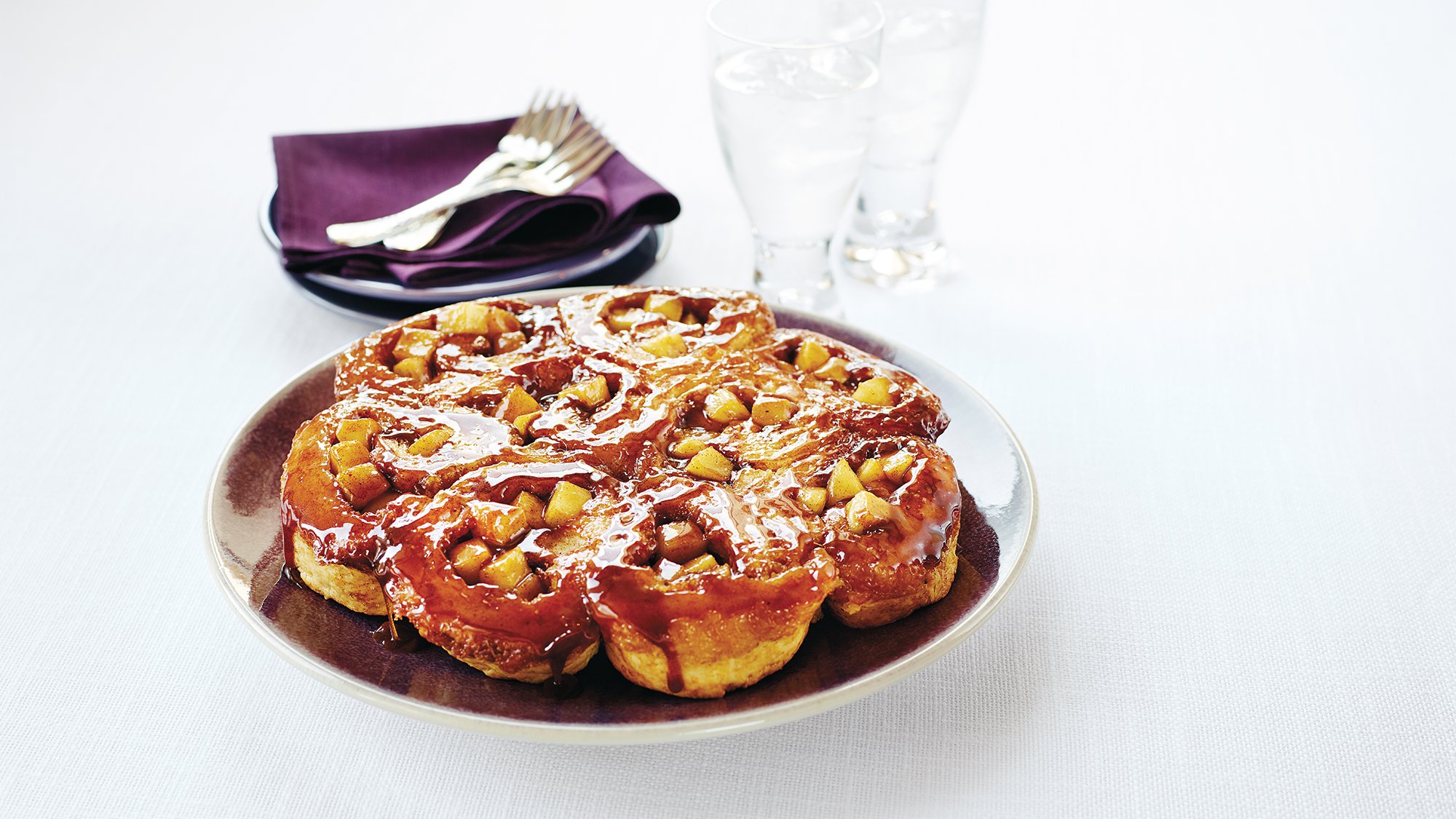 For a sweet spin on a classic, try these Easy Maple Cinnamon Buns that incorporate juicy Ontario Apples and Maple Syrup. Yum! @OntMapleSyrup #loveONTfood #eatlocal 
https://t.co/xhnoBrQlqB https://t.co/yilxHQQaVd


https://www.ontario.ca/foodland/recipes/easy-maple-cinnamon-buns-apple-filling
