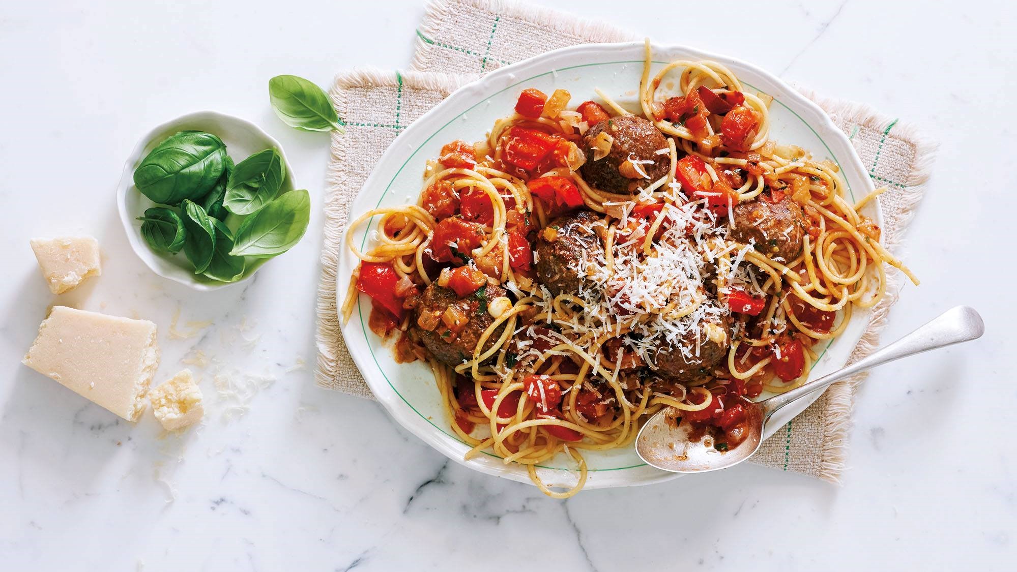These tasty Veal Meatballs have a surprise melty mozzarella centre. Serve with spaghetti sauce with greenhouse tomatoes or with mashed potatoes for a feel-good family dinner. @OntarioVeal #loveONTfood #eatlocal
https://t.co/GnotuloKkG https://t.co/SSgCo3BJDN


https://www.ontario.ca/foodland/recipes/mozzarella-stuffed-veal-meatballs