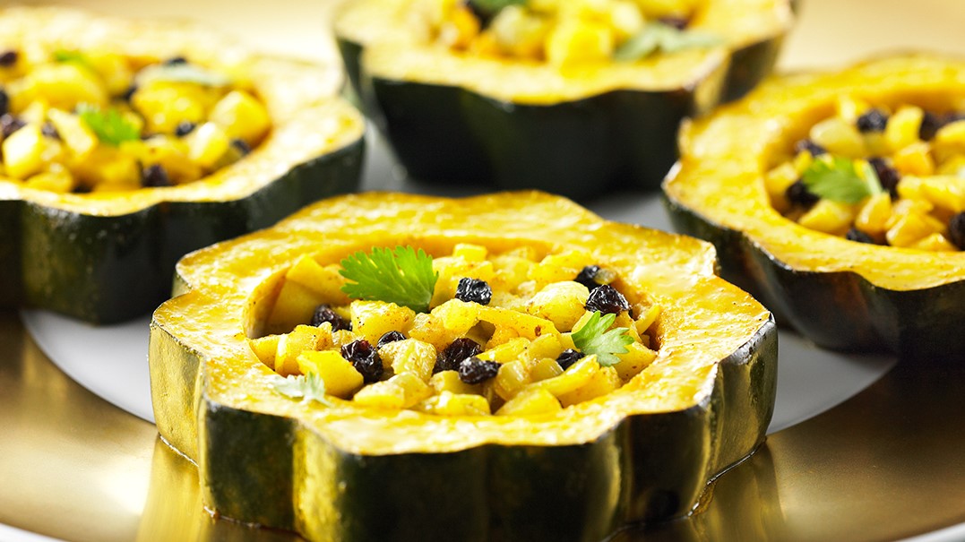 Local Ontario Squash gets a little extra kick with the addition of curry powder in this delicious dish. A perfect pair for poultry, pork, or beef, these easy to prepare rings are sure to be a hit! #loveONTfood 
https://t.co/lUQShmUxVt https://t.co/lbo7VAUJdf


https://www.ontario.ca/foodland/recipes/squash-rings-apple-curry-butter