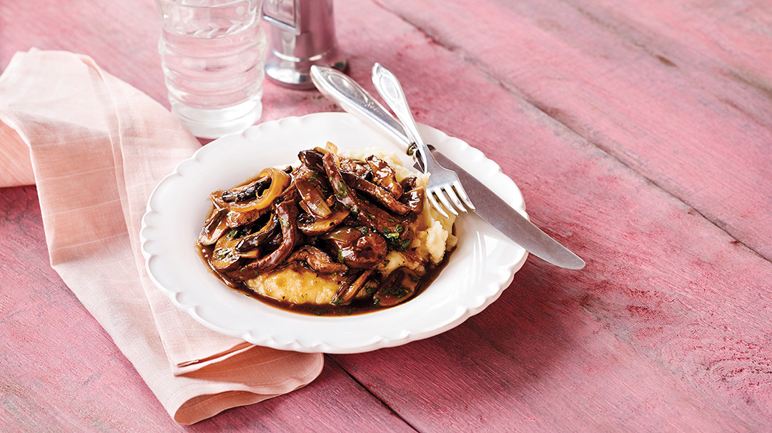 The rich and bold flavour of beef sirloin tip pairs beautifully with the earthy taste of mushrooms in this recipe. You'll be surprised how quick this impressive dish comes together! #loveONTfood
https://t.co/yaMJv3dVpj https://t.co/fPYDNztEuk


https://www.ontario.ca/foodland/recipes/quick-sirloin-tip-mixed-mushrooms
