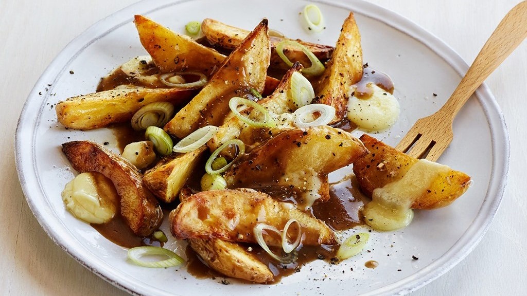 This homemade Barbequed Poutine is sure to be a crowd pleaser! What better way to enjoy the beautiful weather than to fire up the grill and make this delicious classic. #poutine #loveONTfood
https://t.co/YLDUDbDFl4 https://t.co/381eO7tvHB


https://www.ontario.ca/foodland/recipes/barbecued-poutine