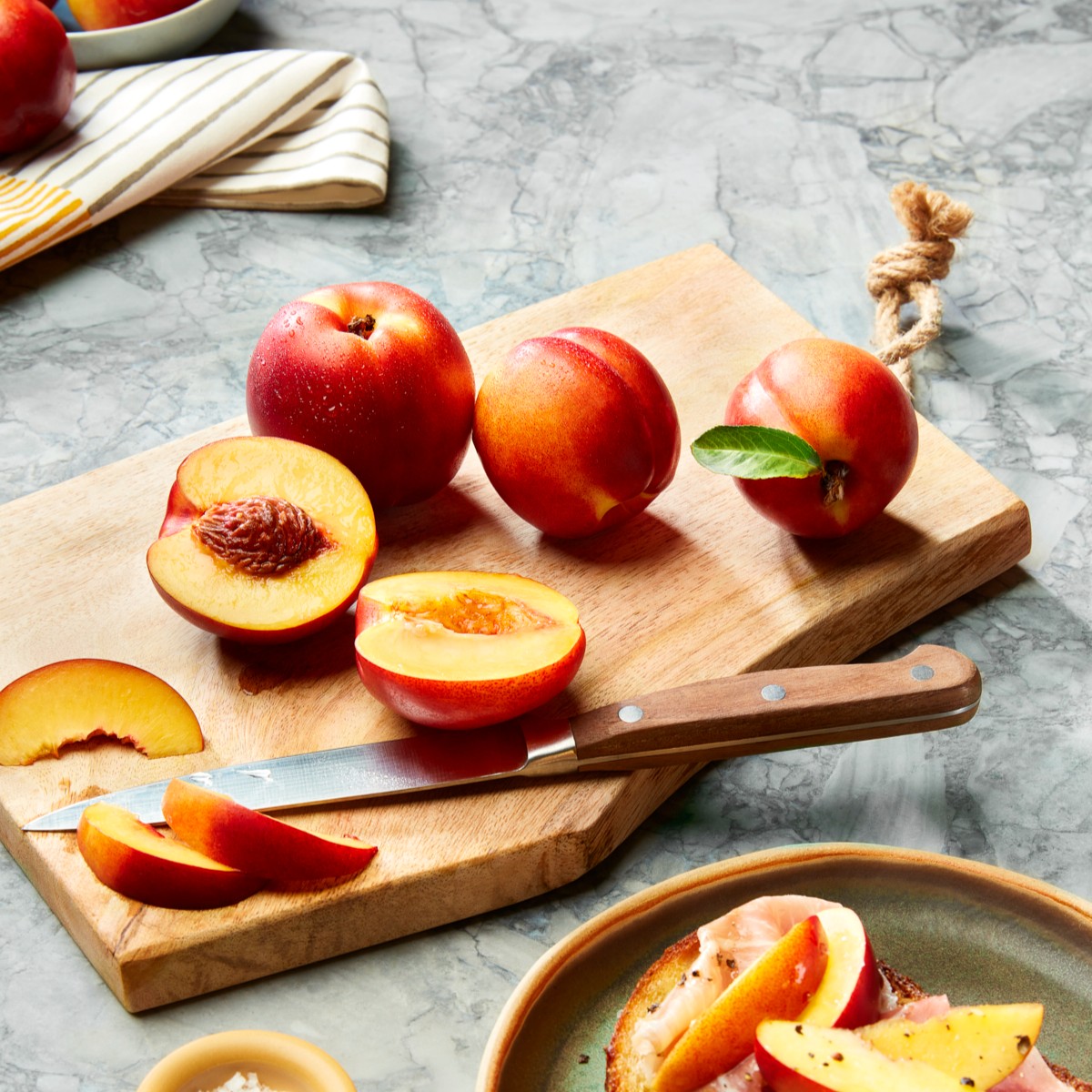 Fresh Ontario nectarines are now in season, from August until September. Perfect for salads, deserts, sauces and more, look for the Foodland Ontario logo to support local  #loveONfood
https://t.co/RSRH2gRVjt
@OntTenderFruit https://t.co/qM0XEx01pb


https://bit.ly/44CrlgO