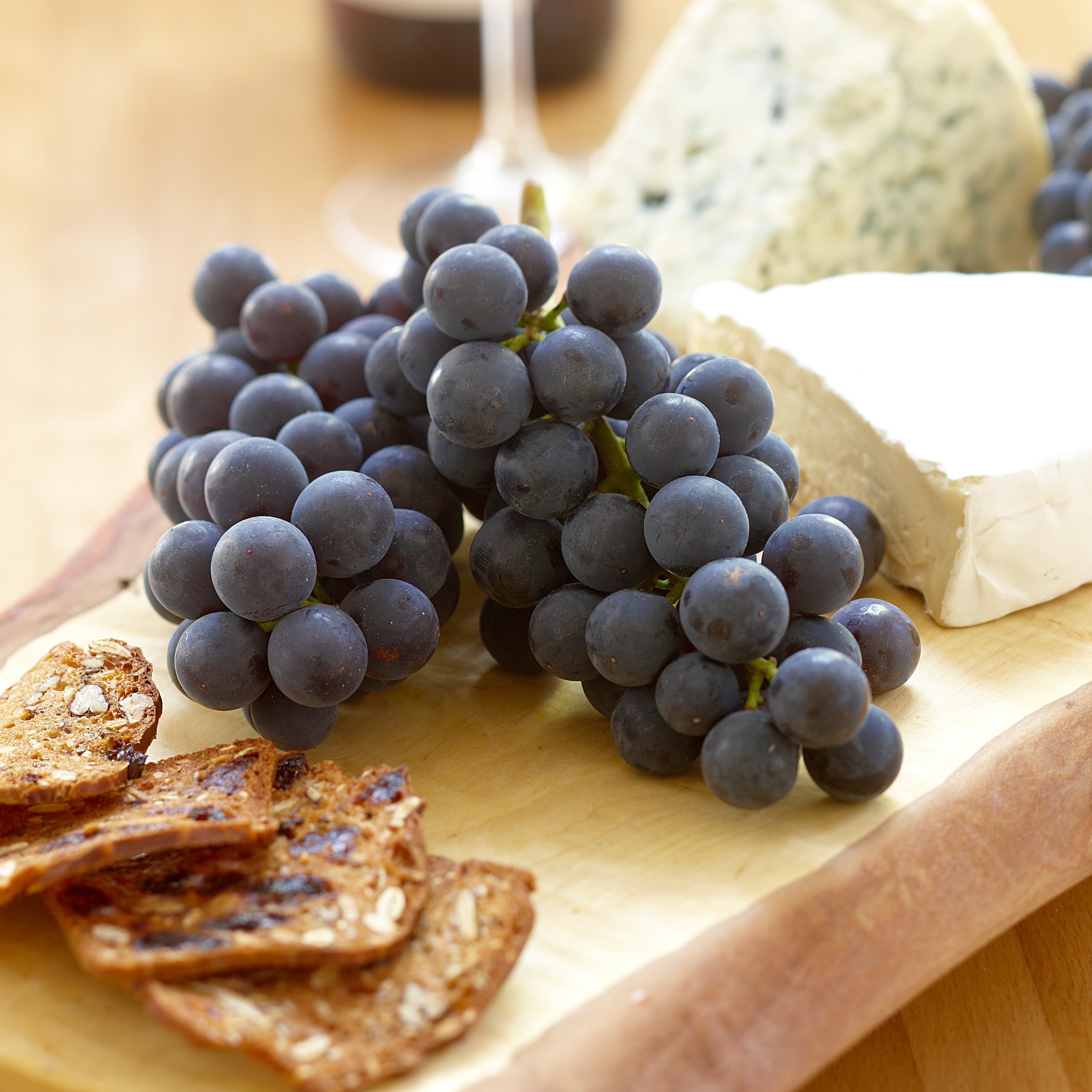 Ontario Blue Grapes are in season! For a tasty afternoon snack eat them just as they are, or as part of a fruit-and-cheese plate.  #loveONfood
https://t.co/wrNVPZZZLU
📷: Ontario Tender Fruit Growers
@OntTenderFruit https://t.co/wBPMwxMkh9


https://bit.ly/3QFiBCA