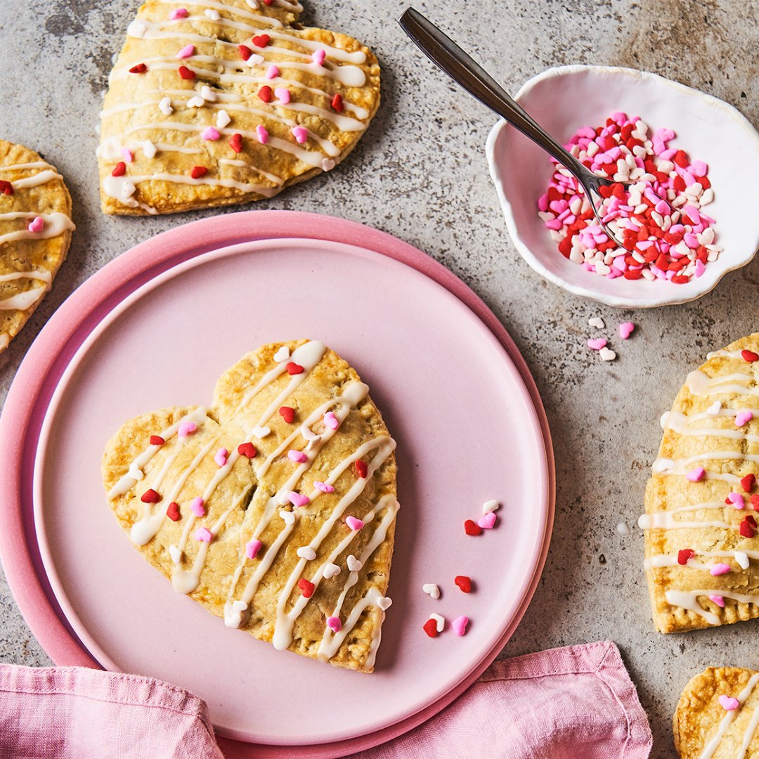 Looking for the perfect treat to celebrate love this February? These adorable Heart-Shaped Apple Pies are just the thing! Flaky, golden pastry filled with Ontario Apples -  they're as delightful to eat as they are to look at. #loveONfood
https://t.co/mTRR4fUmZ2
@ontarioapples https://t.co/G95hou2BvG


https://bit.ly/40QTNvR
