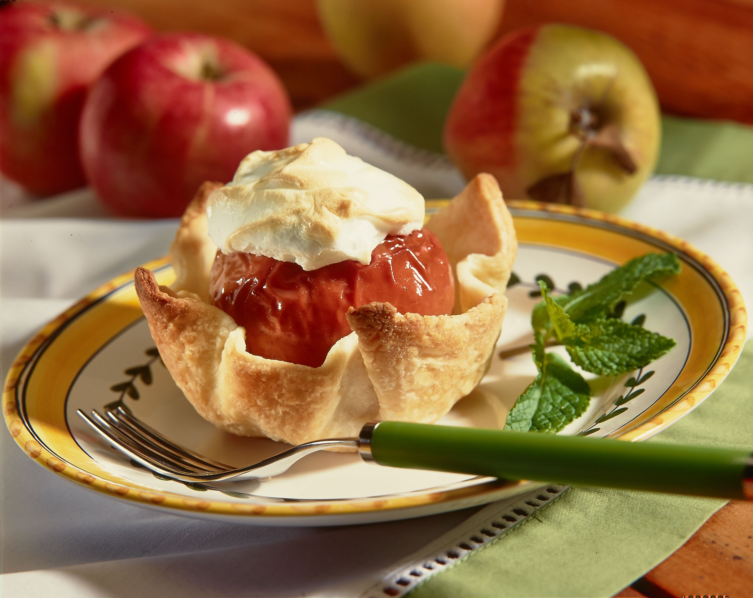 Baked Apple Tulip
We're eating with our eyes first while making this pretty Baked Apple Tulip, perfect for a long weekend dessert!

https://www.ontario.ca/foodland/recipes/baked-apple-tulip