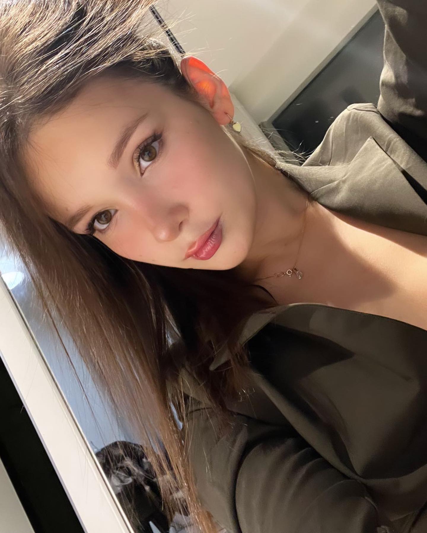 There's a thousand you's, there's only one of me🤞🏻
  @itsnotellieleen