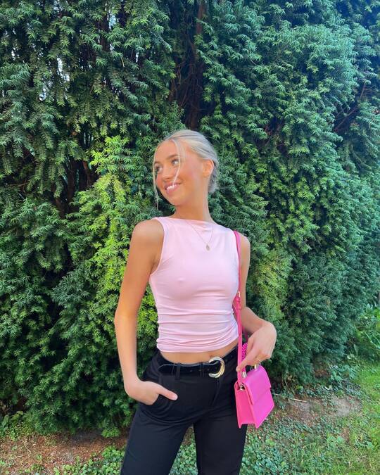 p&aring; en rosa sky💞

!Adamstuen!  @p