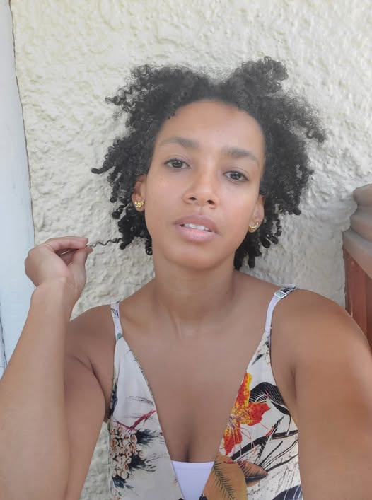 Raw, unfiltered and unbothered. Ima do my eyebrows later tho. Shut up. One of the things I like most about being in this stage of my life is that I gave all my effs in my 20's and 30's. Chapter 40 is a whole mood. I have nothing to prove, am unwilling to surrender my peace to the bullsh!t, and am my own bestie first and foremost. I appreciate good company, good conversation and good companionship, but am happy to spend time with myself. I AM love and I dont need anything. Life is bliss.