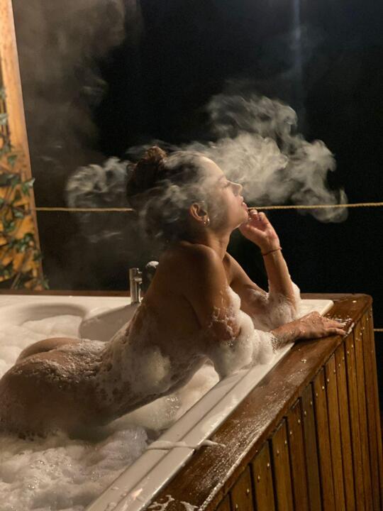 Lindaboniee's foam
Uploaded May 03, 2022
😋
https://chaturbate.com/photo_videos/photoset/detail/lindaboniee/12023663/
