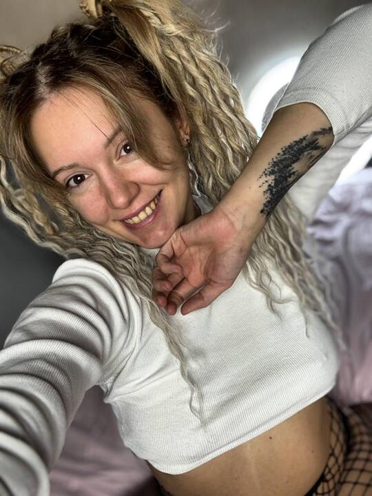 Foxy_blond's Foxy
Uploaded November 21, 2024
❤️love the offline surprises❤️.make me happy❤️...kisses...
https://chaturbate.com/photo_videos/photoset/detail/foxy_blond/19694297/