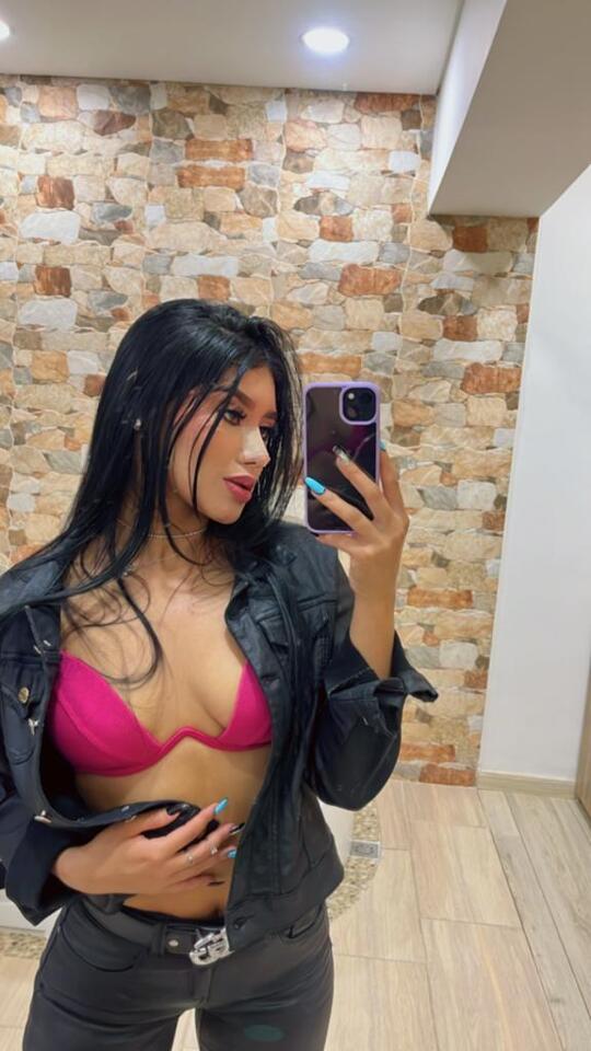 Samanthavont's KNOW ME A LITTLE
Uploaded June 24, 2023

https://chaturbate.com/photo_videos/photoset/detail/samanthavont/15214833/