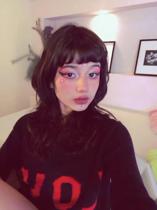 Anaisvelvet1's Me
Uploaded June 06, 2025

https://chaturbate.com/photo_videos/photoset/detail/anaisvelvet1/21425520/