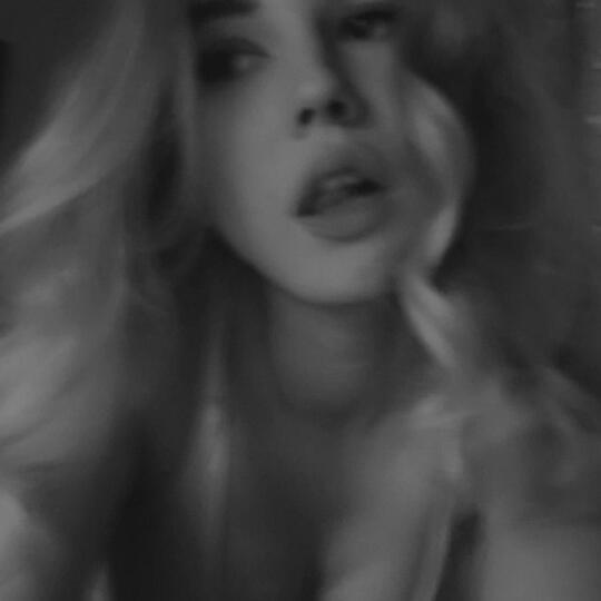 Ksusenkisses's me
Uploaded 2 days ago

https://chaturbate.com/photo_videos/photoset/detail/ksusenkisses/22146971/