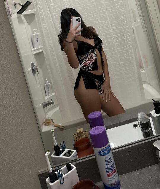 Audiana1's Just me☺️
Uploaded 5 days ago

https://chaturbate.com/photo_videos/photoset/detail/audiana1/22141381/