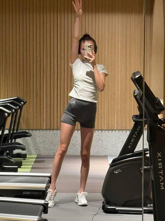 Jennie_cutie's gym time
Uploaded October 14, 2025

https://chaturbate.com/photo_videos/photoset/detail/jennie_cutie/22528874/