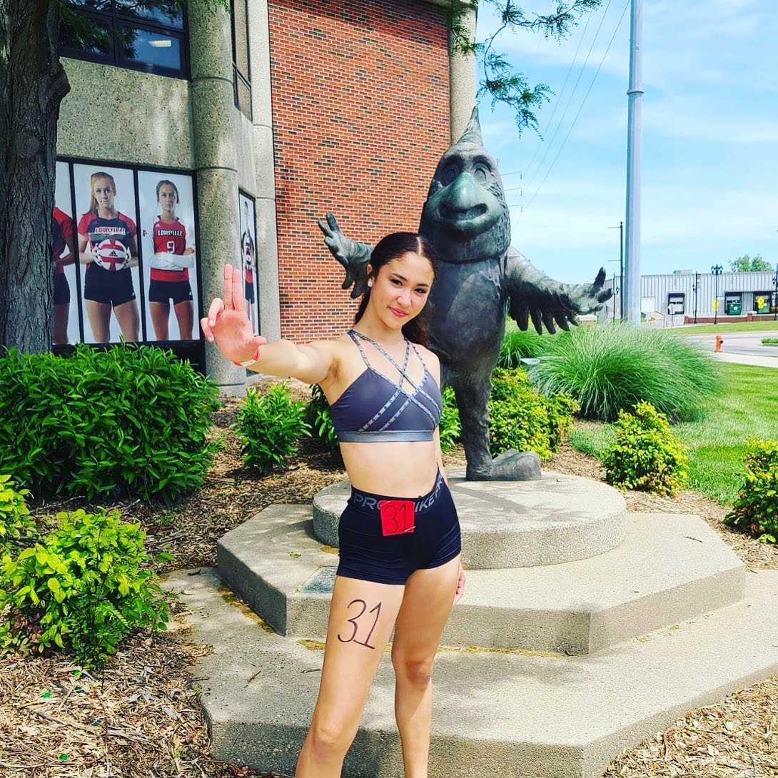INTRODUCING ONE OF THE NEWEST MEMBERS OF THE @louisvilleladybirds!!! So proud of our senior, Simone!!! ❤️🖤 #dazzlergang #dmhsdt #dupontmanual #ladybirds
 @louisvilleladybirds  @p