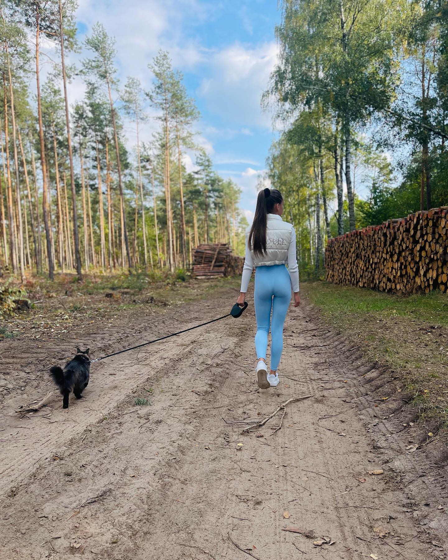Mamy piękne fotki z dzisiejszego spacerku, chyba je Wam rozrzucę na kilka postów 😁😍
.
.
.
#moda #me #polishgirl #paznokcie #photography #polskadziewczyna #photo #portraitphotography #photooftheday #naturephotography #cat #ilovemycat #catsofinstagram #beauty #boy #bodypositive #babyboy #liketime #love #lifestyle #life #las #streetstyle #summer #spacer #outfitinspo #instagram #instagood #instalike #instafashion @p