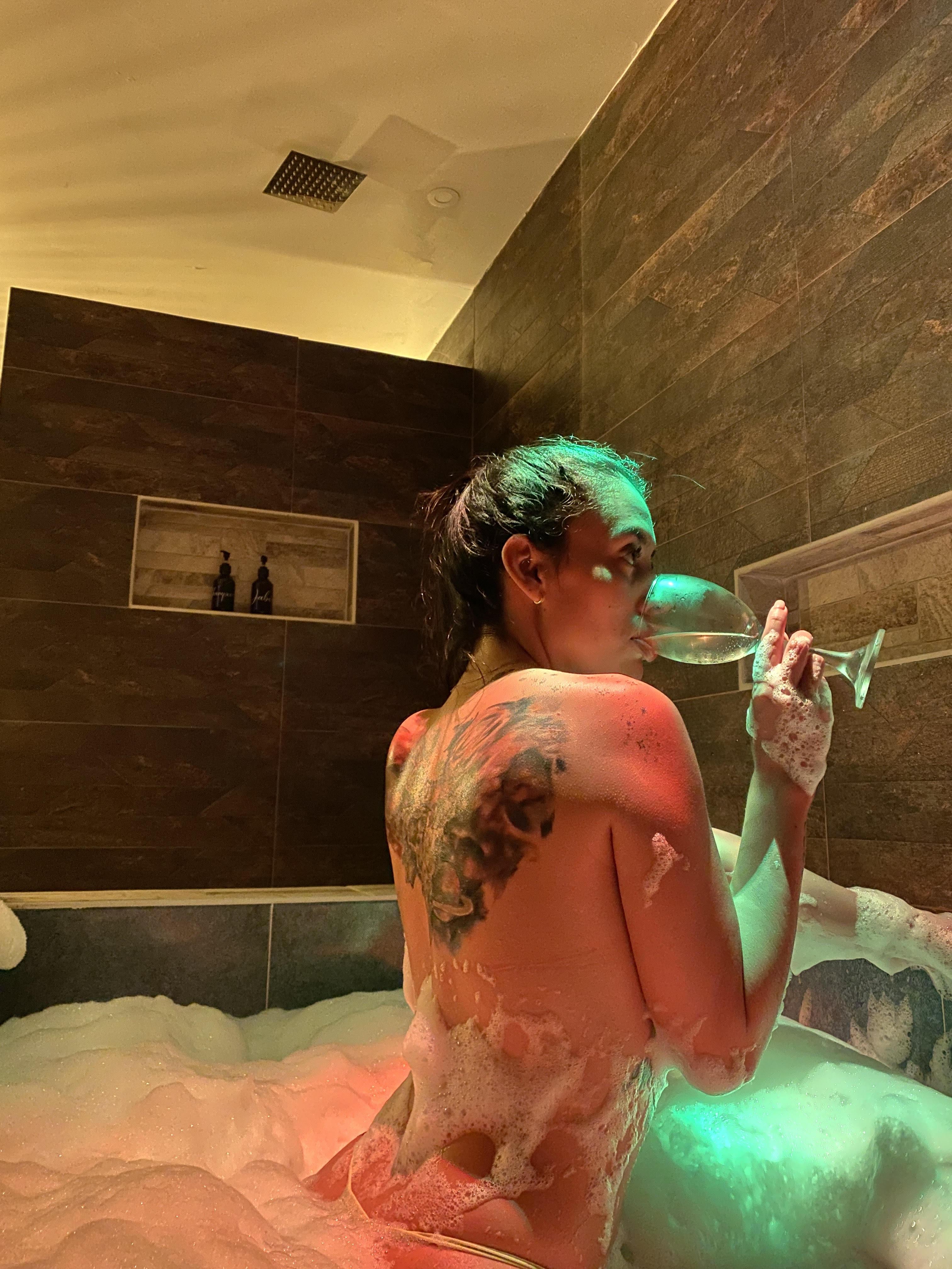 Anniegil_cs's Natural place Uploaded July 27, 2023  https://chaturbate.com/photo_videos/photoset/detail/anniegil_cs/15489990/