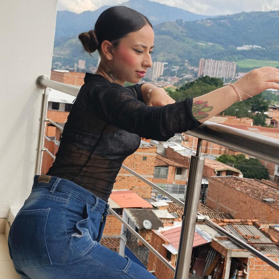 Hanna_azumi_'s enjoying the horizon Uploaded November 13, 2024  https://chaturbate.com/photo_videos/photoset/detail/hanna_azumi_/19623793/