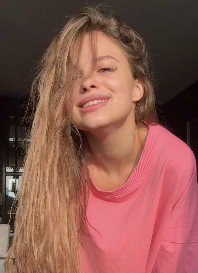 A_whole_eternity's Beauty Uploaded February 07, 2025 A bright mood, a pink T -shirt, a pronounced smile, well, a beauty https://chaturbate.com/photo_videos/photoset/detail/a_whole_eternity/20353754/