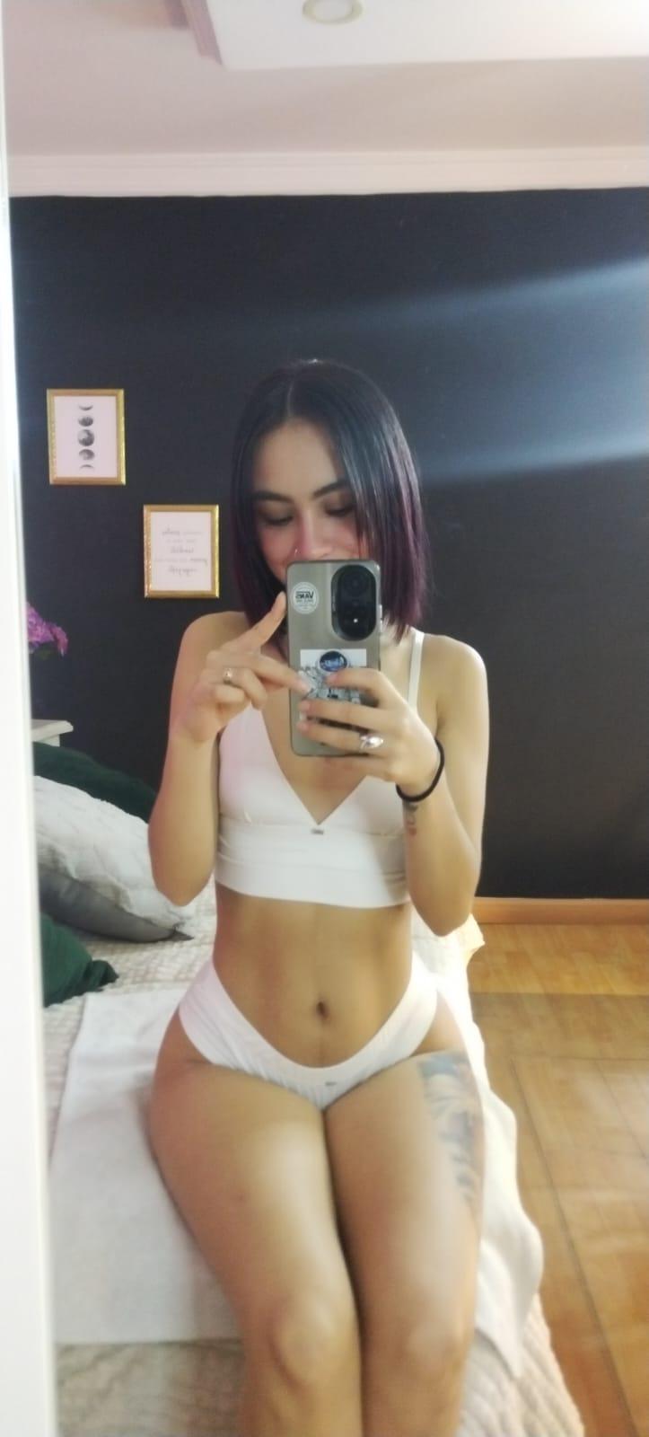 Gabbi_smith's hehe I think I like this position Uploaded February 17, 2025  https://chaturbate.com/photo_videos/photoset/detail/gabbi_smith/20450217/