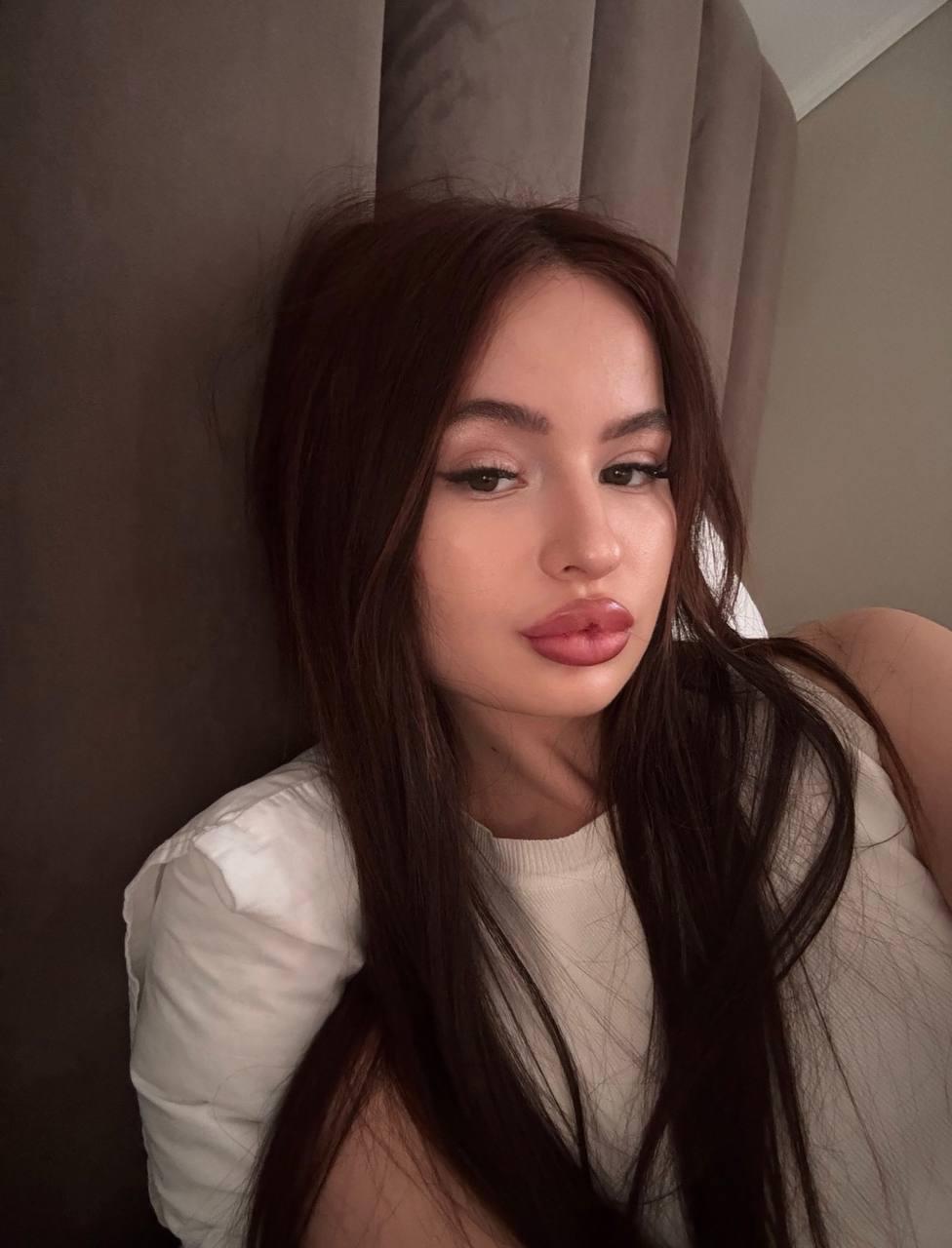 _elis's Me Uploaded 2 days ago  https://chaturbate.com/photo_videos/photoset/detail/_elis/20949345/