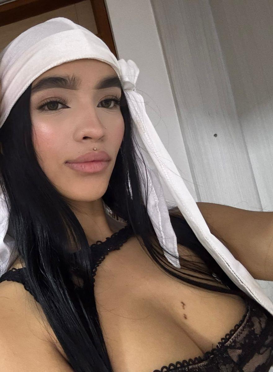 Kittymia1's Kitty Mia 😻 Uploaded an hour ago  https://chaturbate.com/photo_videos/photoset/detail/kittymia1/20993408/