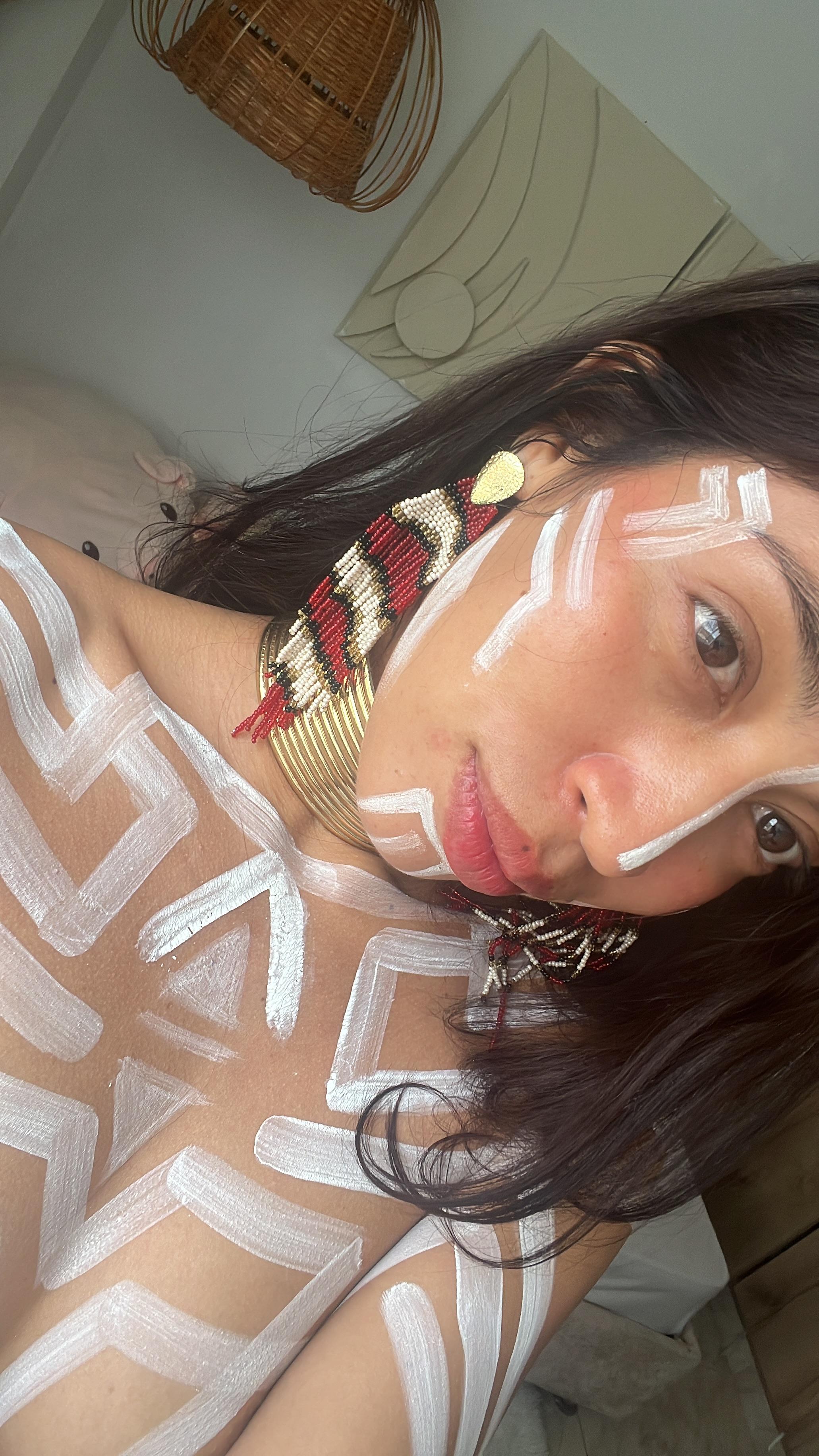 Nikol_je's bodyart
Uploaded July 17, 2024

https://chaturbate.com/photo_videos/photoset/detail/nikol_je/18554368/