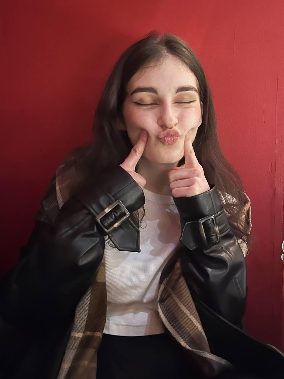 Cutronyx's Lily
Uploaded 5 hours ago

https://chaturbate.com/photo_videos/photoset/detail/cutronyx/21063149/