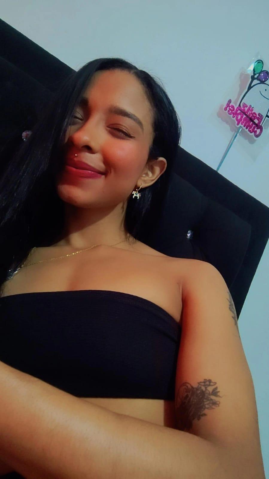 Kimberlyblaze's Come on, Honey
Uploaded 3 days ago

https://chaturbate.com/photo_videos/photoset/detail/kimberlyblaze/21046798/