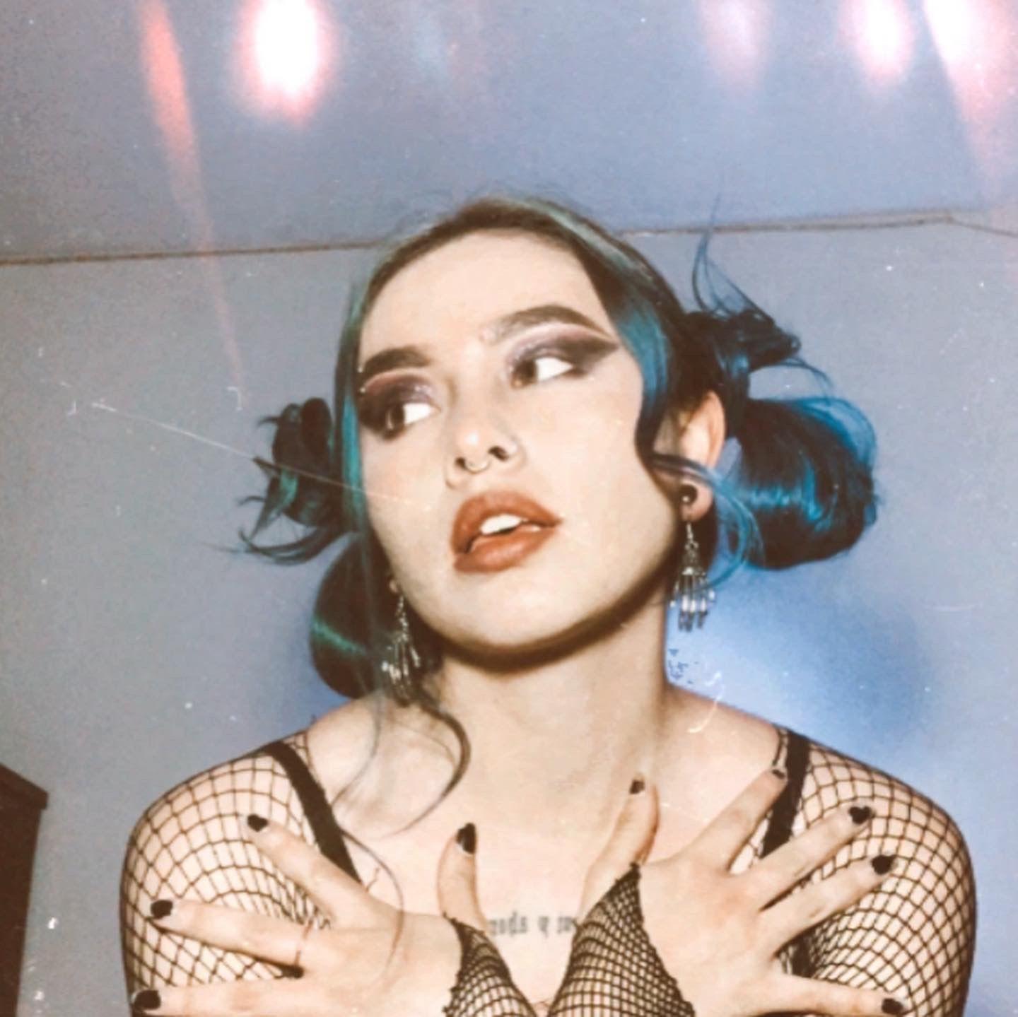 Zaphire_m_'s hello
Uploaded December 10, 2022

https://chaturbate.com/photo_videos/photoset/detail/zaphire_m_/13665850/