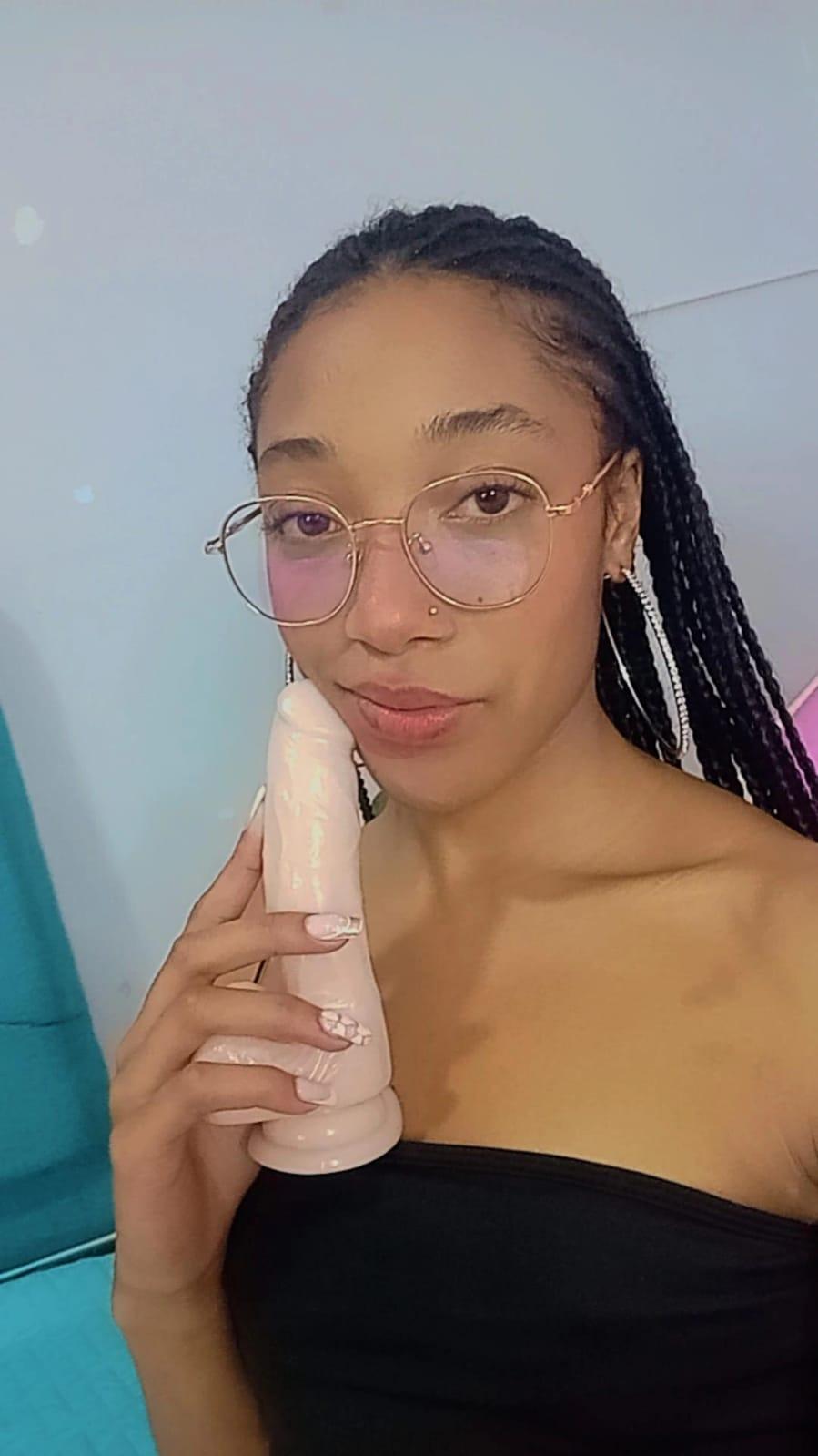 Esmeralda_bk's ey love
Uploaded February 10, 2025

https://chaturbate.com/photo_videos/photoset/detail/esmeralda_bk/20381667/