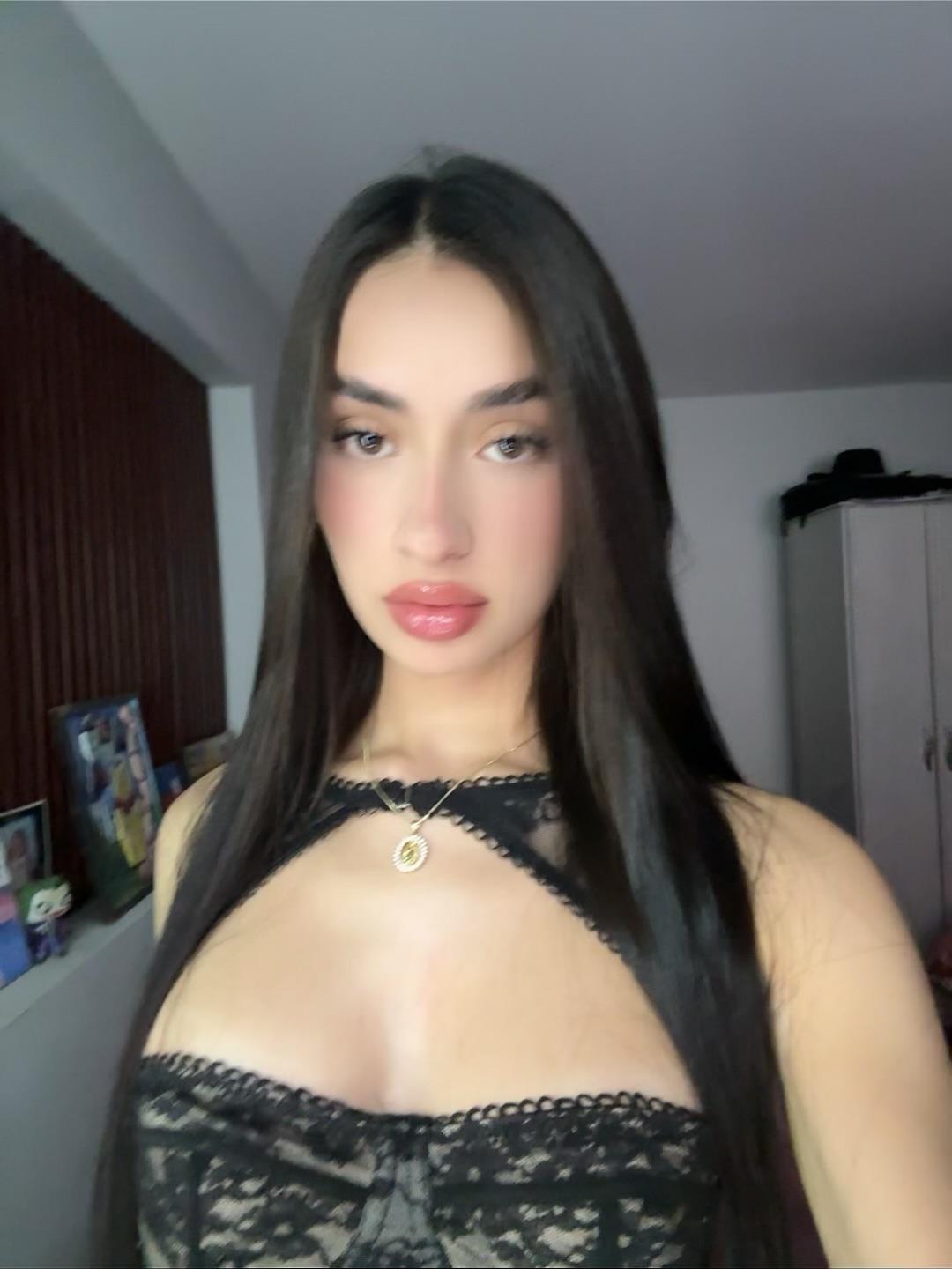 Alejandraaa_'s hi
Uploaded 2 weeks ago

https://chaturbate.com/photo_videos/photoset/detail/alejandraaa_/21484605/
