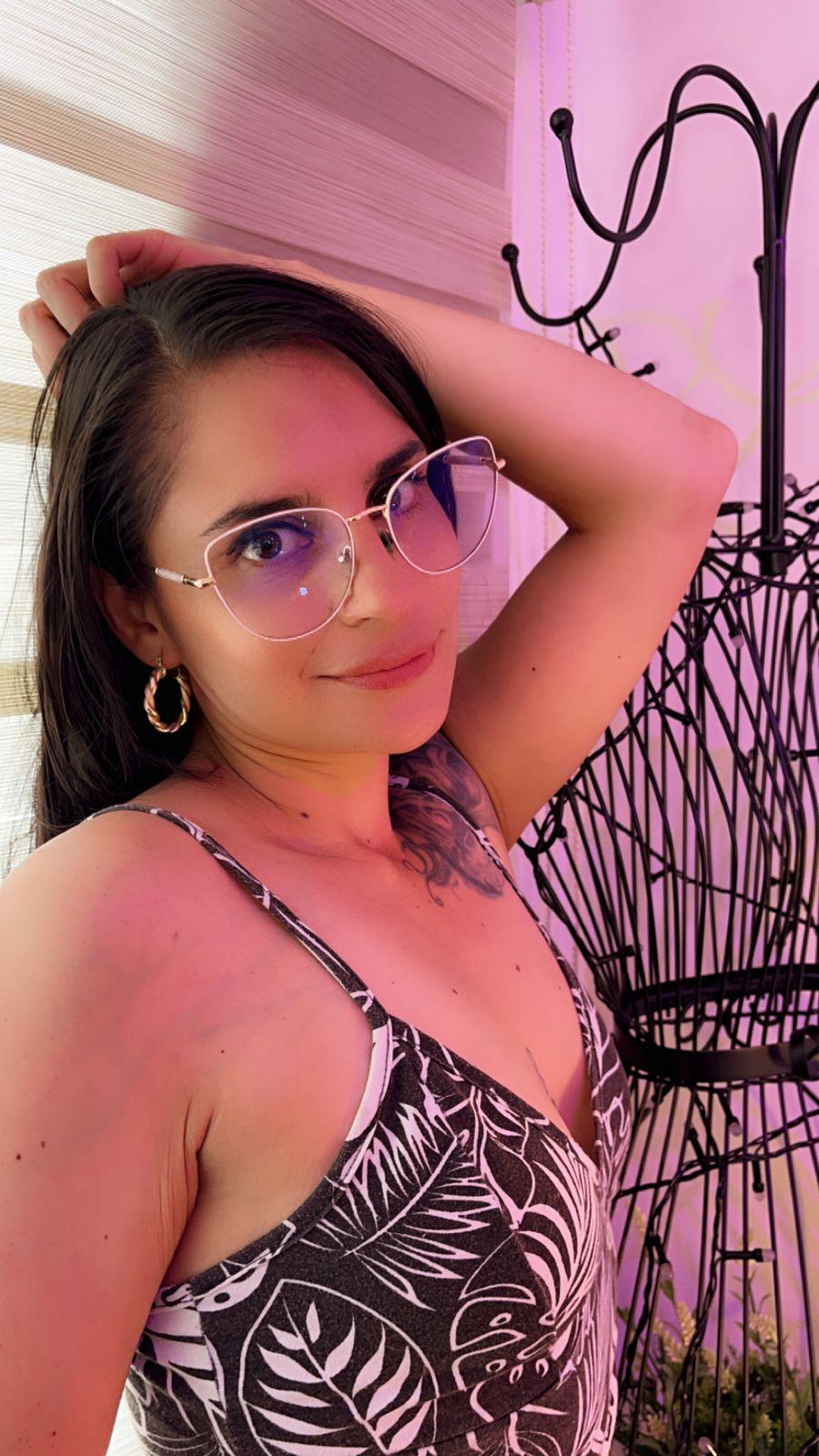 Emmaaa_smith's Goddess 🥵🍆💦
Uploaded February 06, 2025

https://chaturbate.com/photo_videos/photoset/detail/emmaaa_smith/20347031/